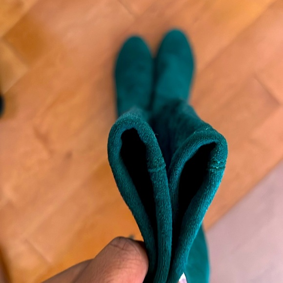 Knee high green boots - Picture 2 of 2